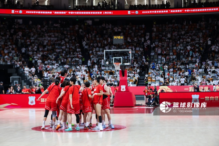 解说：法国10人打WNBA8人常规轮换 中国女篮与对手有明显实力差距